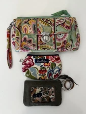 Vera Bradley Zipper Wallet Wristlet Green Multicolor Floral Print Quilted EUC