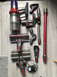 Dyson Cyclone V10 Total Clean mit nagelneuem Akku & Aufsätzen getestet
