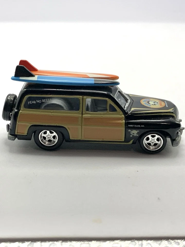 Johnny Lightning Surf Rods 1950 Mercury Woody Wagon Black Fear No Sharks - Image 3 of 4