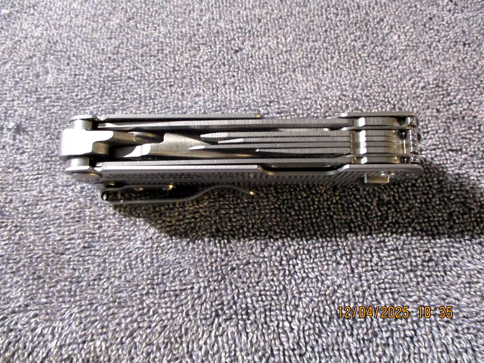 Clipe de bolso aposentado Leatherman USA Free P4 SS multi-ferramenta com bainha ESTADO PERFEITO - Imagem 3 de 4