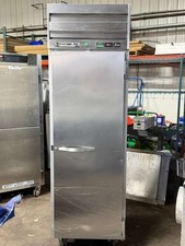 Refrigerador comercial marca BEVERAGE-AIR modelo ER24-1AS