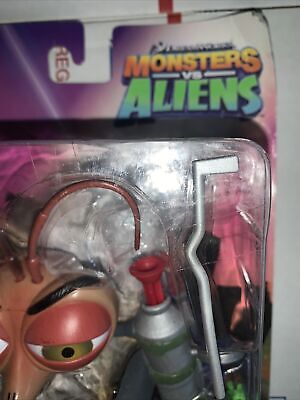 Review and photos of Monsters vs Aliens action figures by Toy Quest