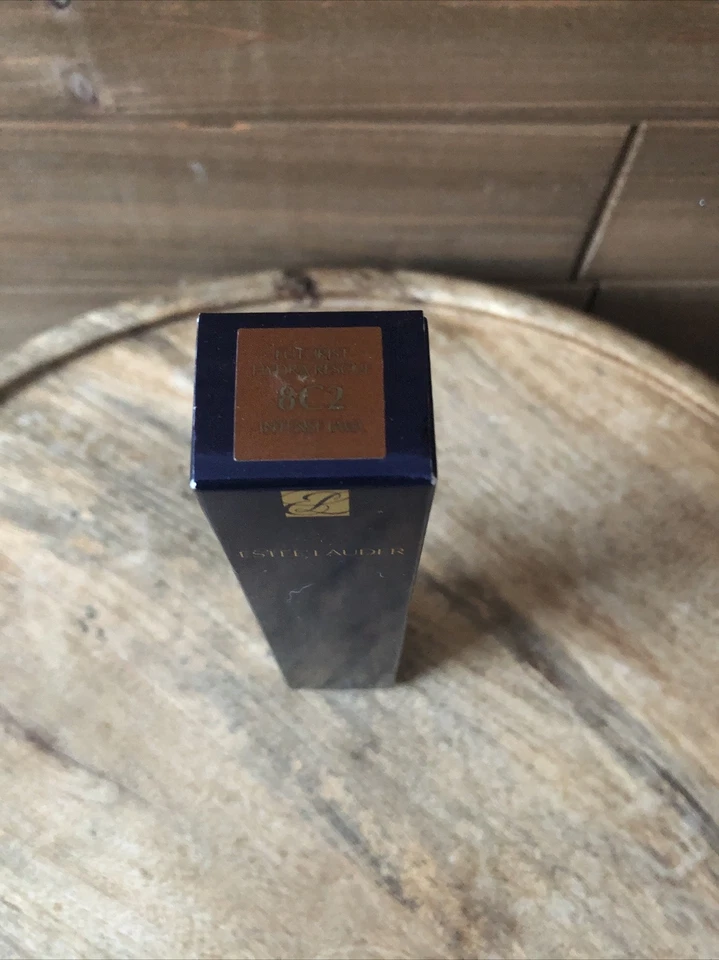 Estee Lauder Futurist Hydra Rescue Moisturizing Makeup Spf45 - 8C2 Intense Java  - Image 2 of 4