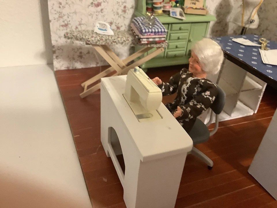 1/12 Scale Roombox - Image 4 of 4