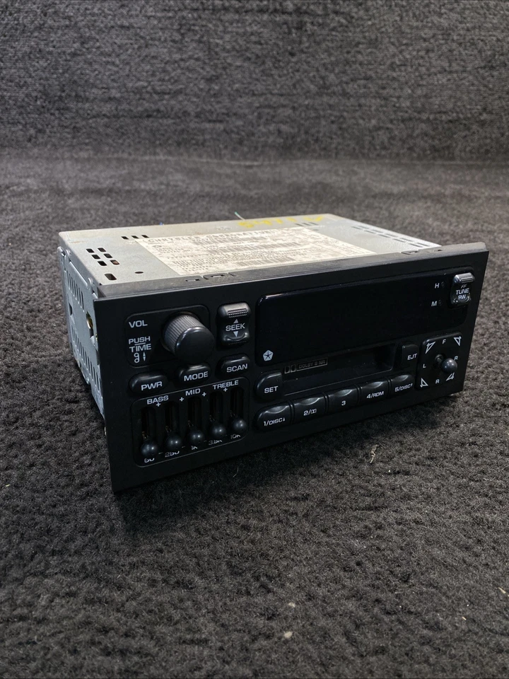 Jeep Grand Cherokee 1996 estéreo AM/FM radio reproductor de casete unidad OEM P04704386AC Foto 3 de 4