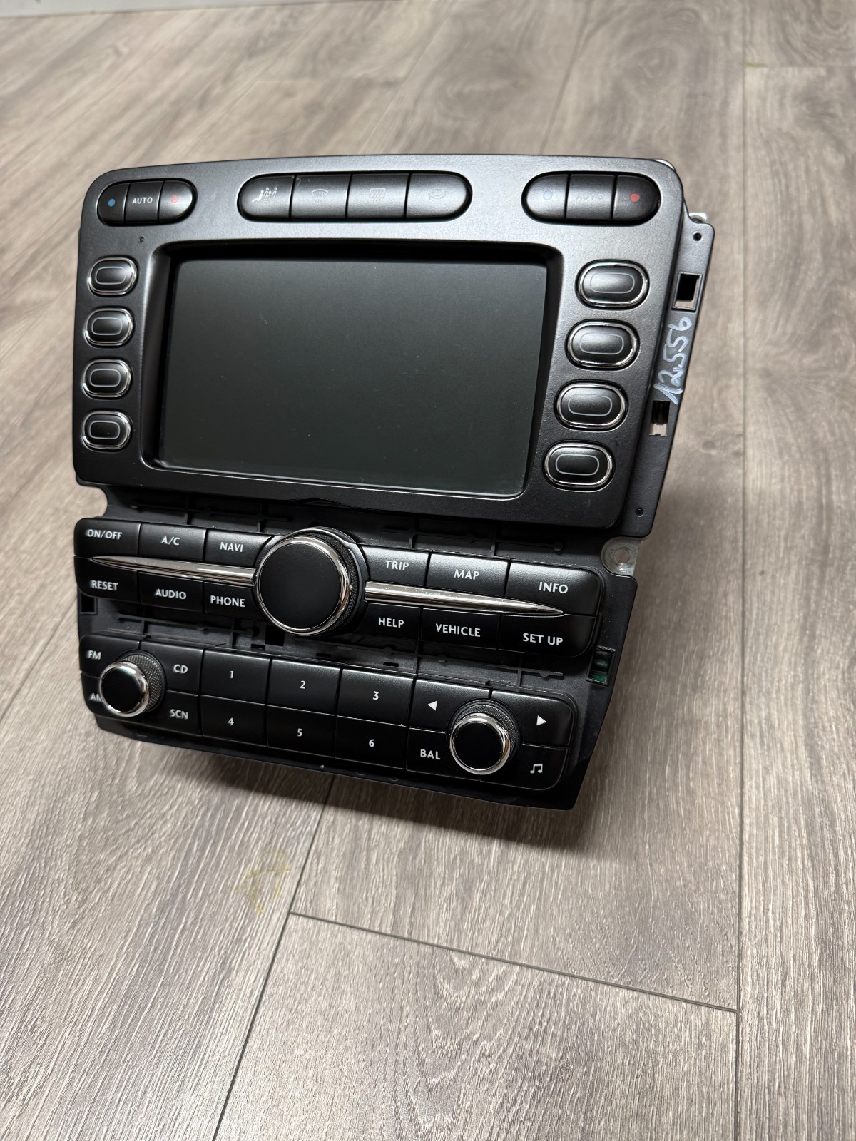 06-10 Bentley Continental Flying Spur Navigation Radio Display Screen Unit PO43