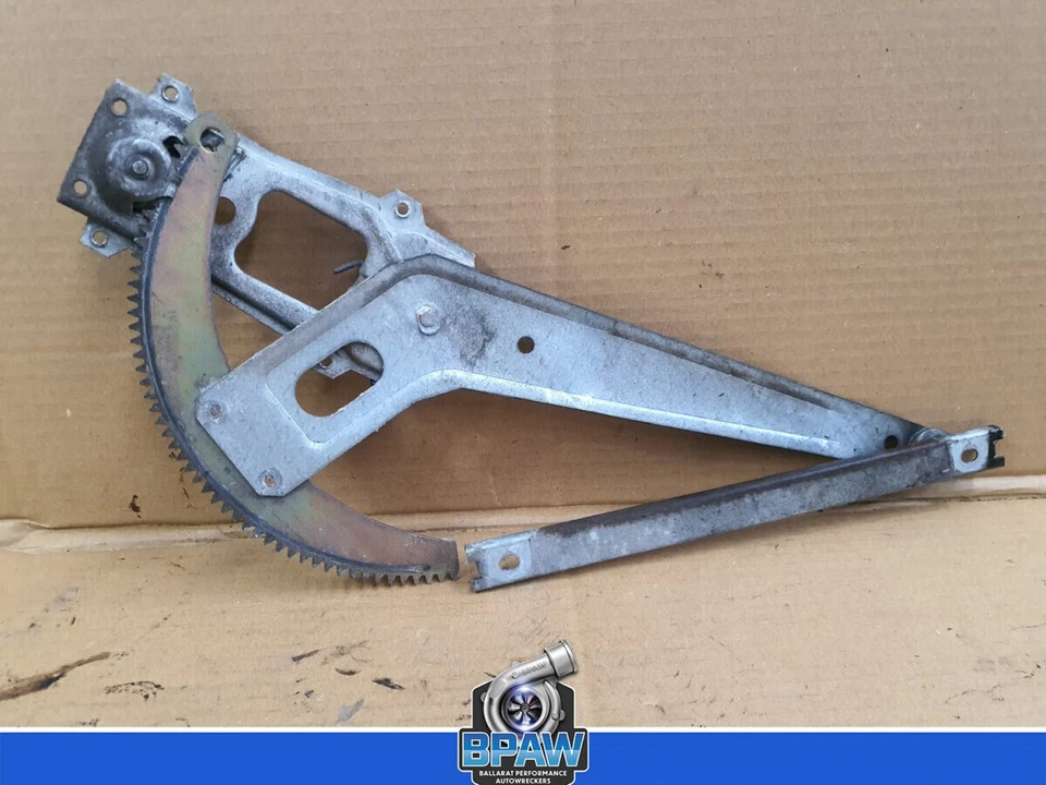 Nissan GQ Patrol TD42 RHR window regulator - image 2 of 4