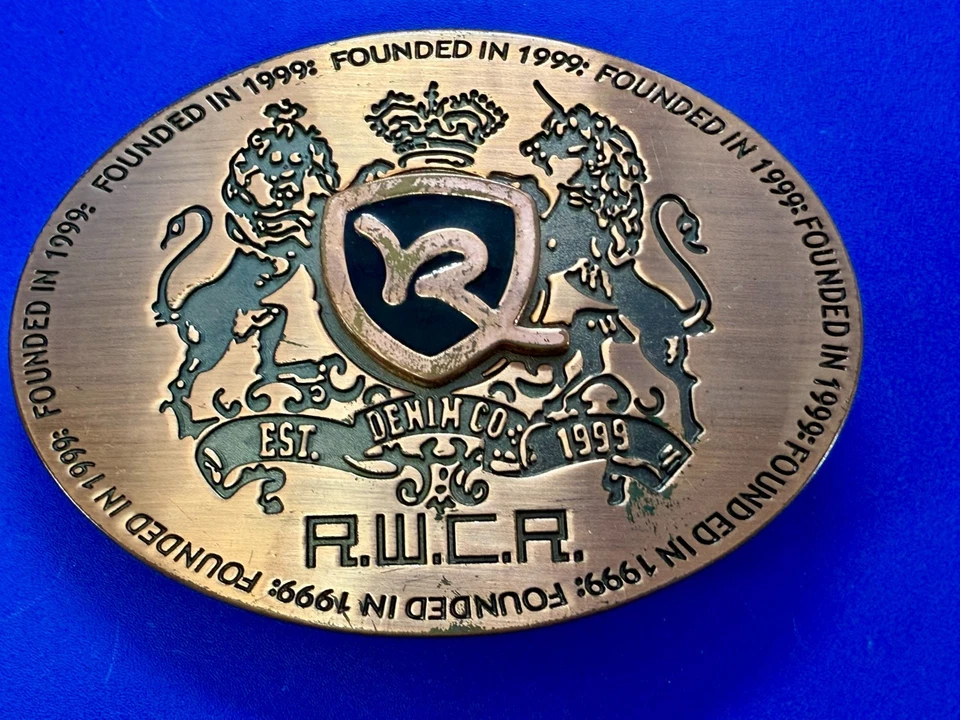 Rocawear R.W.C.R. Denim Co. Hebilla de cinturón promocional publicitaria fundada en 1999 Foto 2 de 4