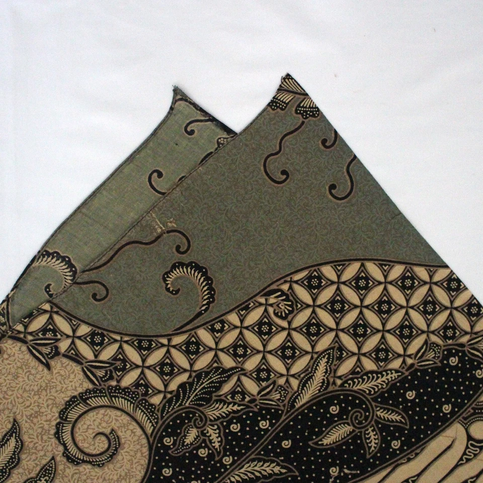 Tela Batik Indonesia, Motivo de Combinación de Planta, Parang Rusak, Verde Pálido Foto 4 de 4