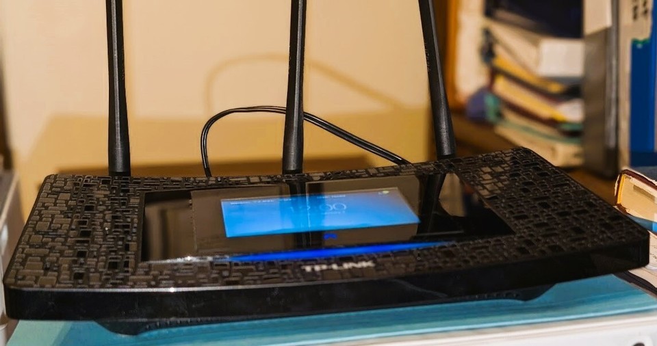 TP LINK TOUCH P5 ROUTER | eBay