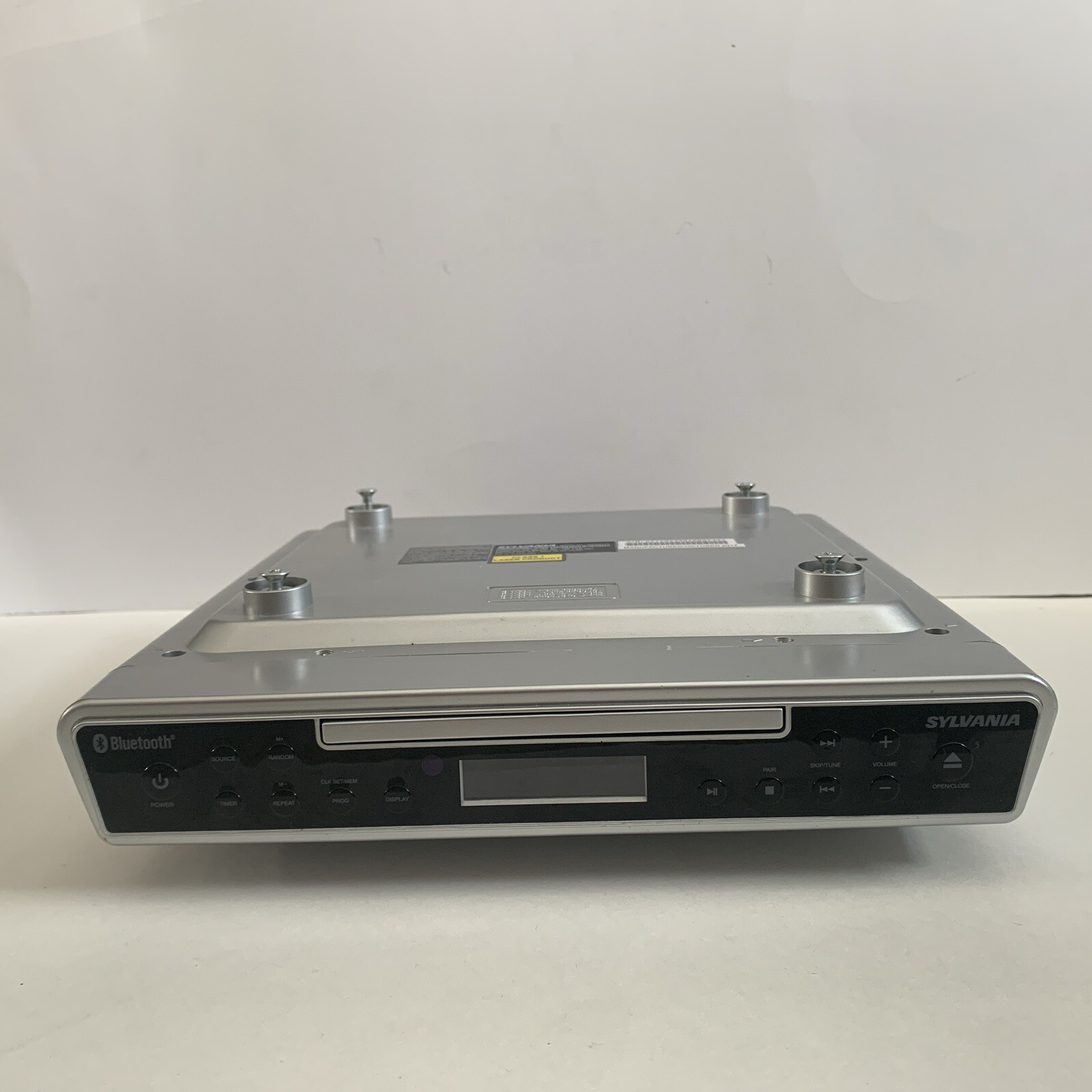 Sylvania model SKCR2713 Under Cabinet Music System With Blue