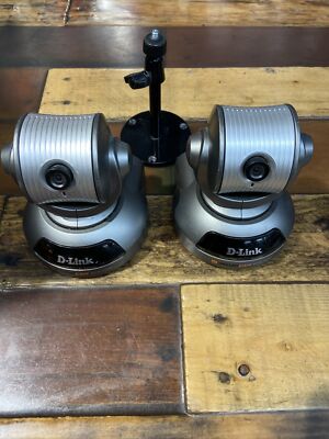 D-Link DCS-5300W 2.4Hz Wireless Pan/Tilt Built In Microphone Security Camera