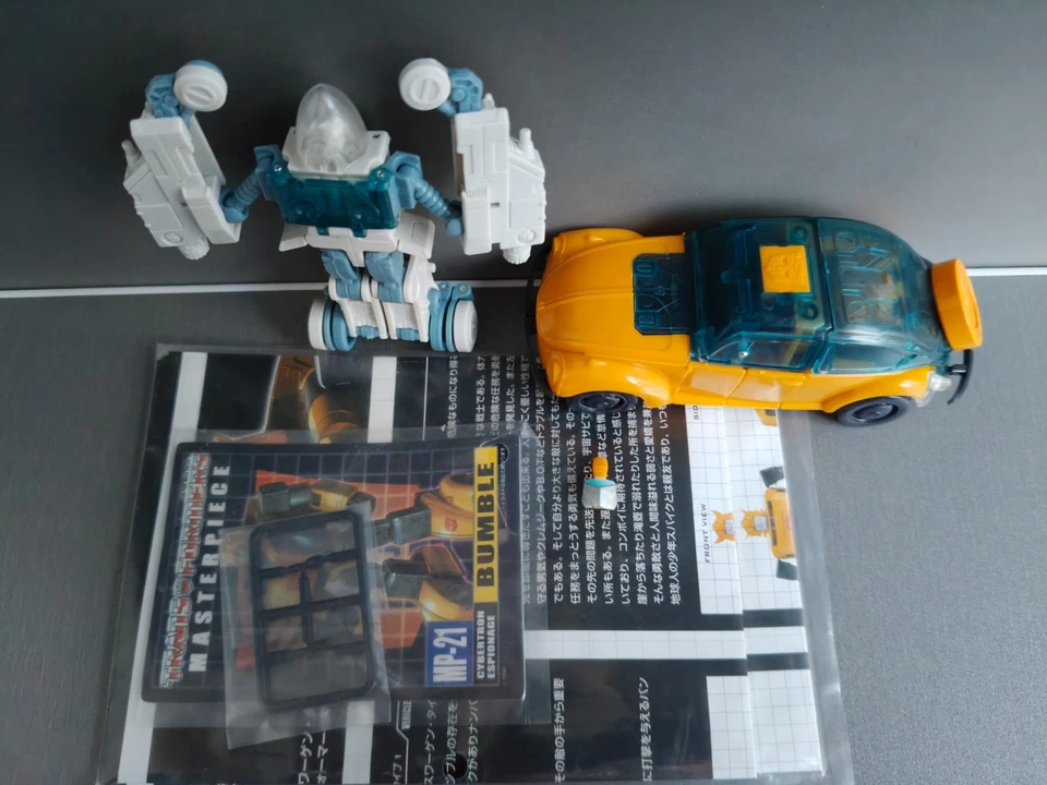 Prototype Transformers Masterpiece MP-21 Bumble Bumblebee Spike Figure Test Shot - Image 2 of 4