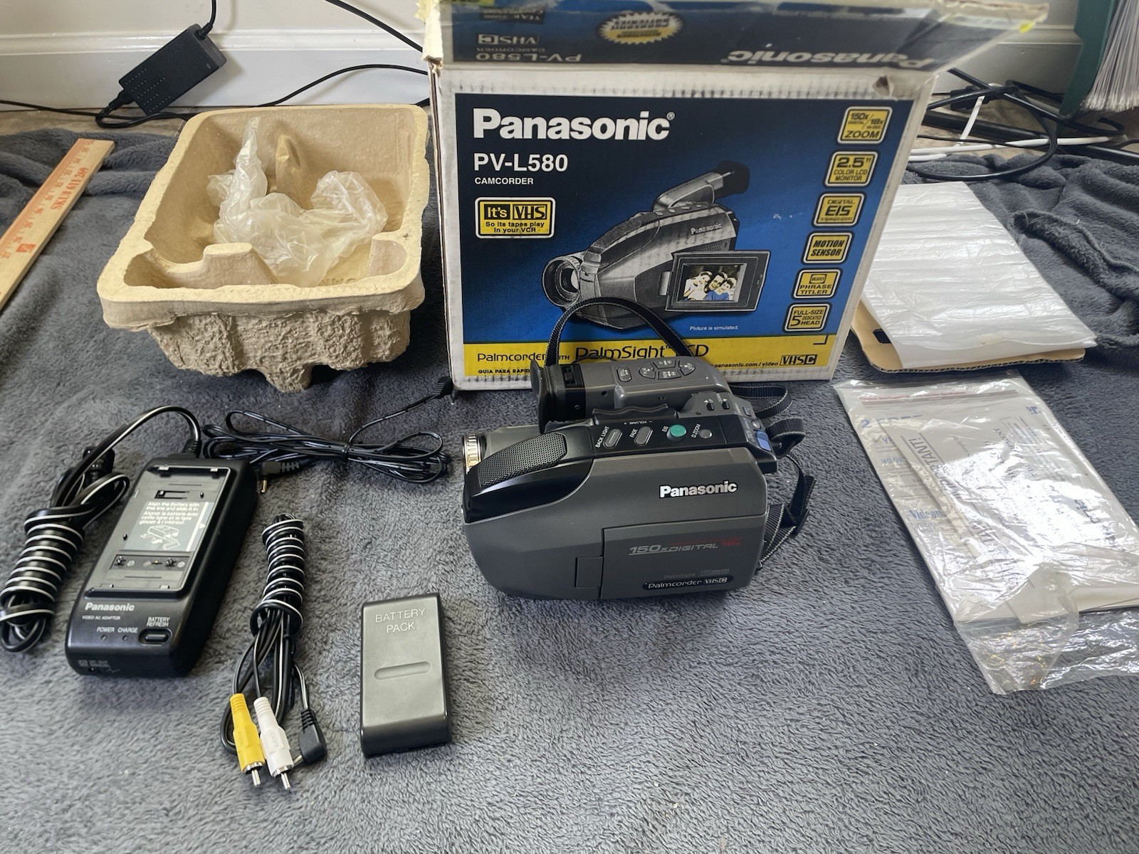 Panasonic PV-L580D Compact VHS/VHS-C Palmcorder 150x Digital