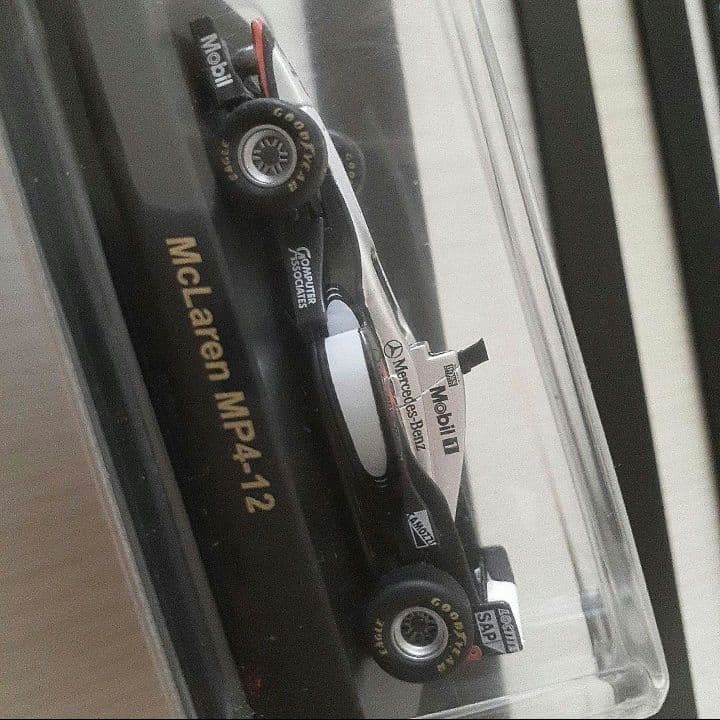 Kyosho 1:64   F1Mclaren Mp4-12 No.9 Mini Car