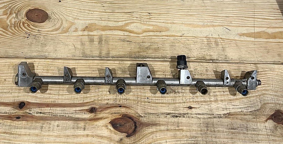 2003-2008 BMW ROLLS ROYCE N73 FUEL RAIL BANK 2 CYL 7-12 - 13 53 7 523 441