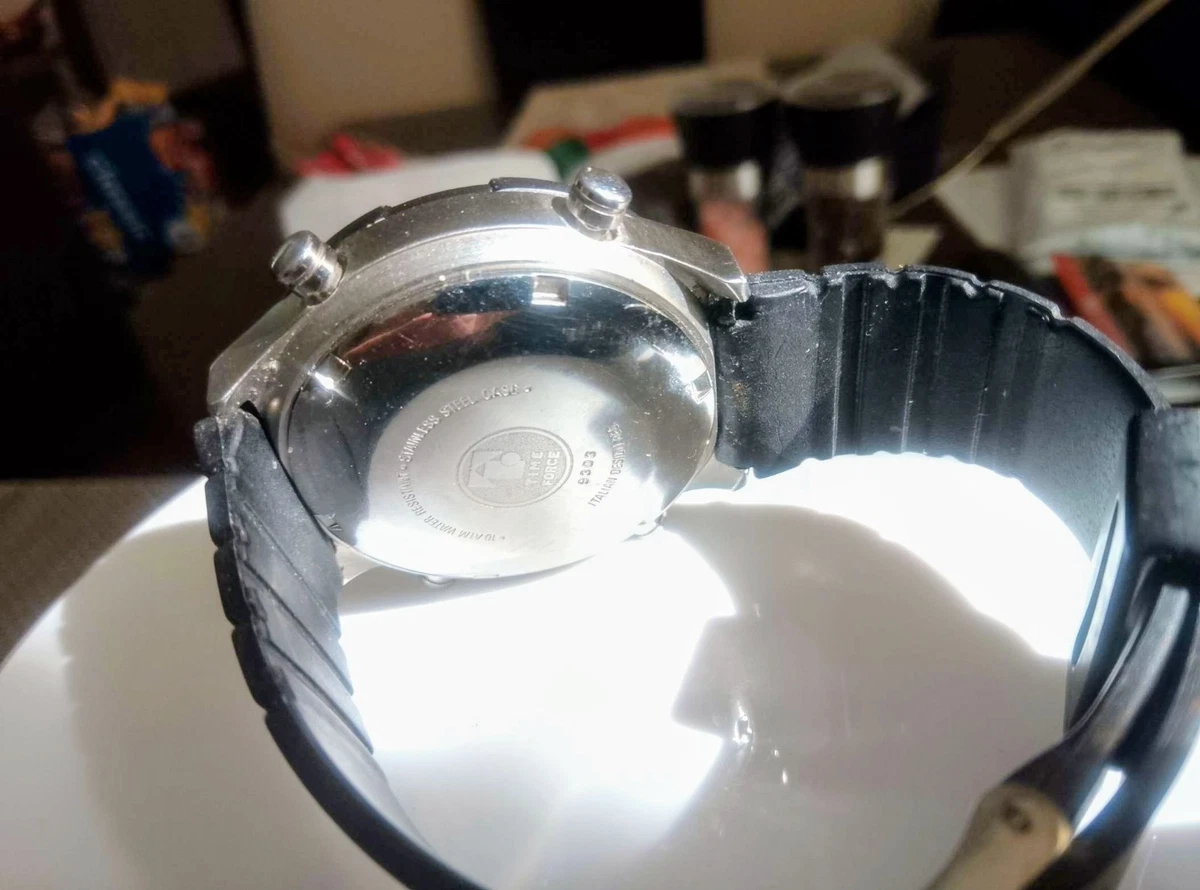 GC Very Rare Men's Time Force  9303 330 ft WR talian digital Surf Watch RUNS