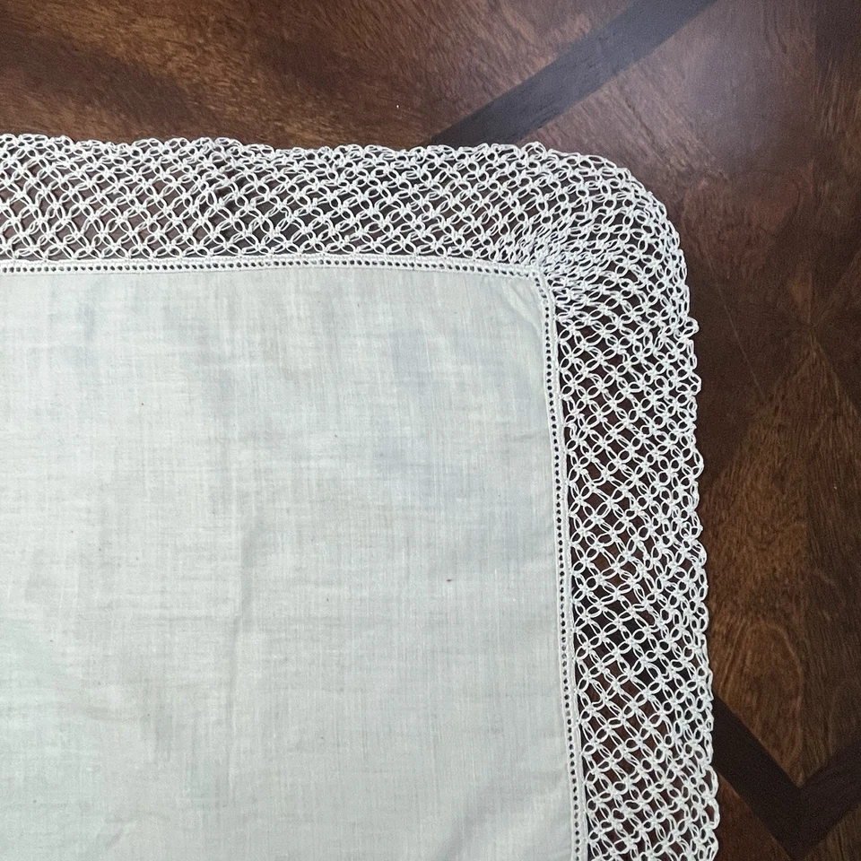 Hermoso pañuelo de boda de encaje ganchillo de lino antiguo de colección en muy buena condición Foto 4 de 4