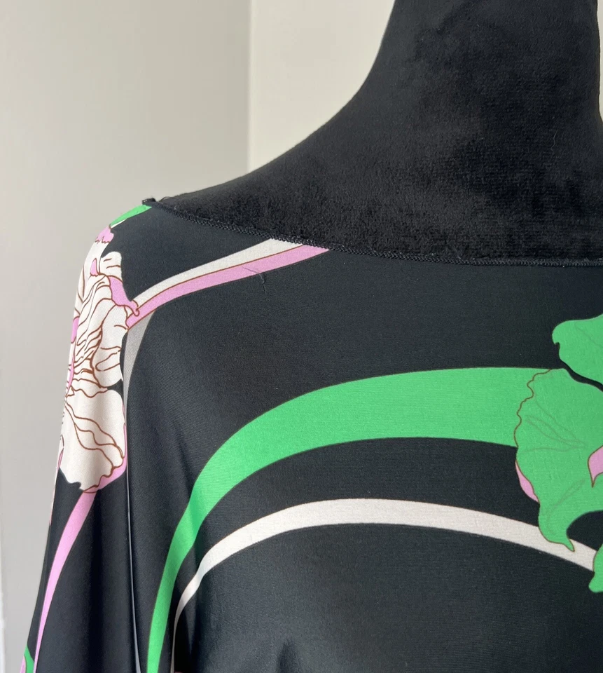 Top kimono floral verde rosa Forever 21 talla M dobladillo con bandas Y2k elástico fuera del hombro Foto 4 de 4