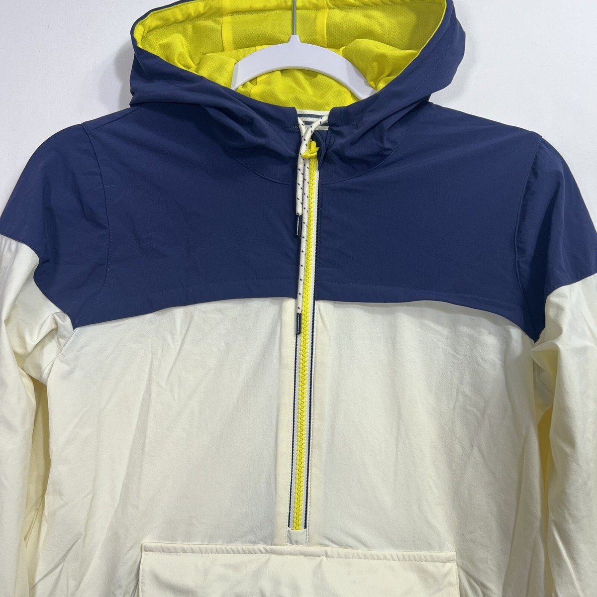 Rachelさん着用 Gadid anoniem jayce スウェット New Balance x J Crew Essential Windbreaker Jacket Hoodie 1/2