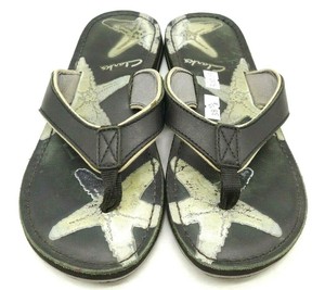 clarks black flip flops