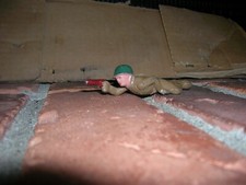 VINTAGE BARCLAY PODFOOT TOY SOLDIER PRONE W/ PISTOL CRAWLING B241 METAL