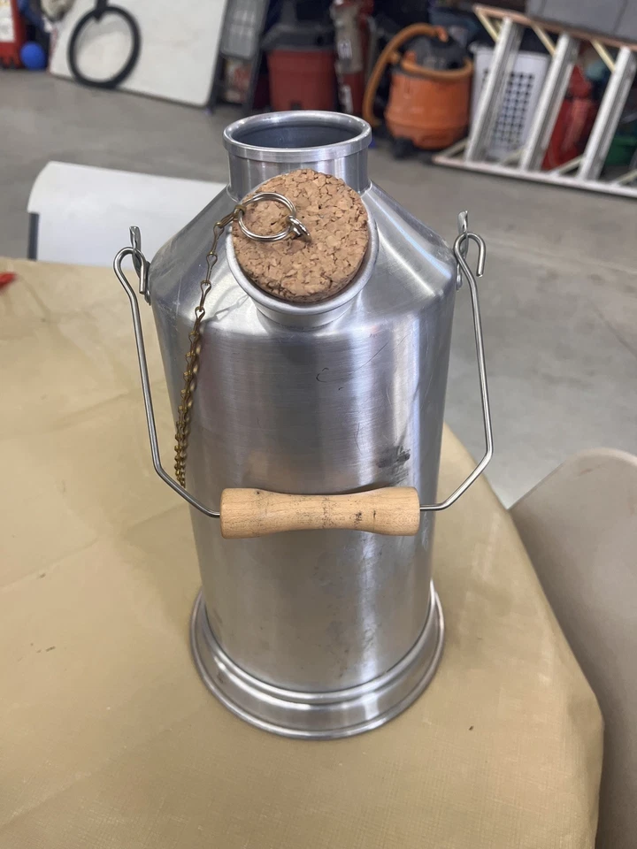 Hervidor de agua STORM, modelo "original" 1,5 litros del fabricante Eydon Kettle Co Ltd Foto 3 de 4