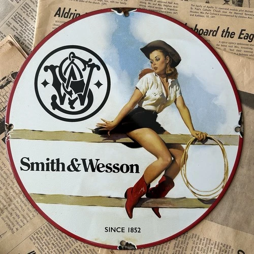 VINTAGE SMITH & WESSON FIREARMS GUNS AMMUNITION 12 INCH PORCELAIN ENAMEL SIGN