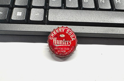 VINTAGTE HUNTERS CHERRY SODA CORK BOTTLE CAP HUNTERS INC WILLIAMSTON MI