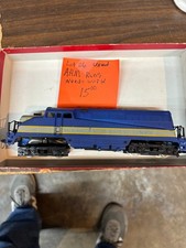 HO scale model railroading, engines, cars, parts Lot-36