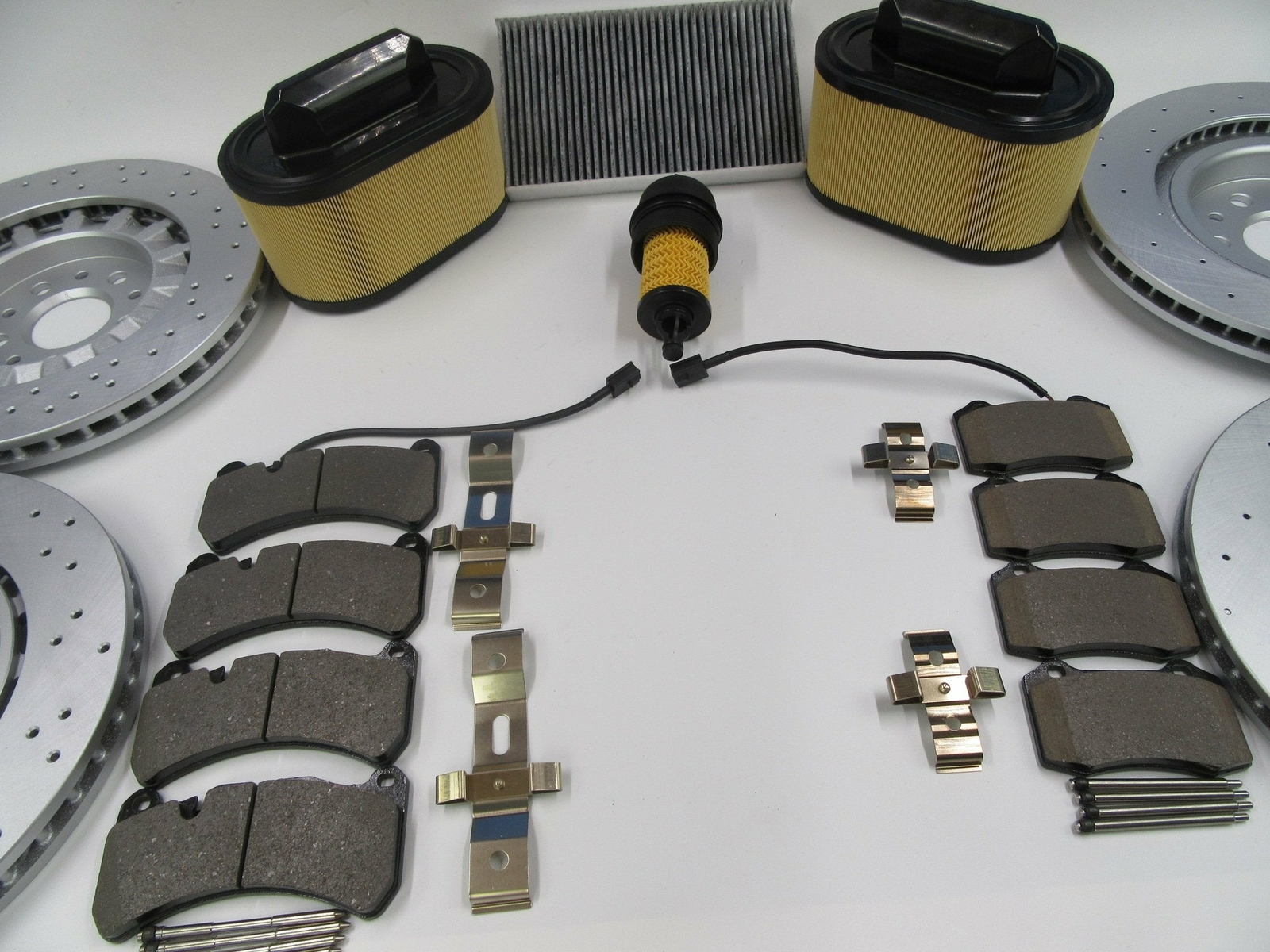 Maserati Ghibli Quattroporte brake pads rotors filters service kit 335