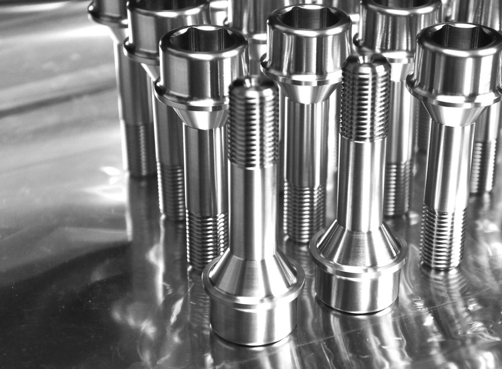 10x set Ferrari Titanium Lug Bolts bolt M14X1.5 17mm 62mm for 10mm spacers