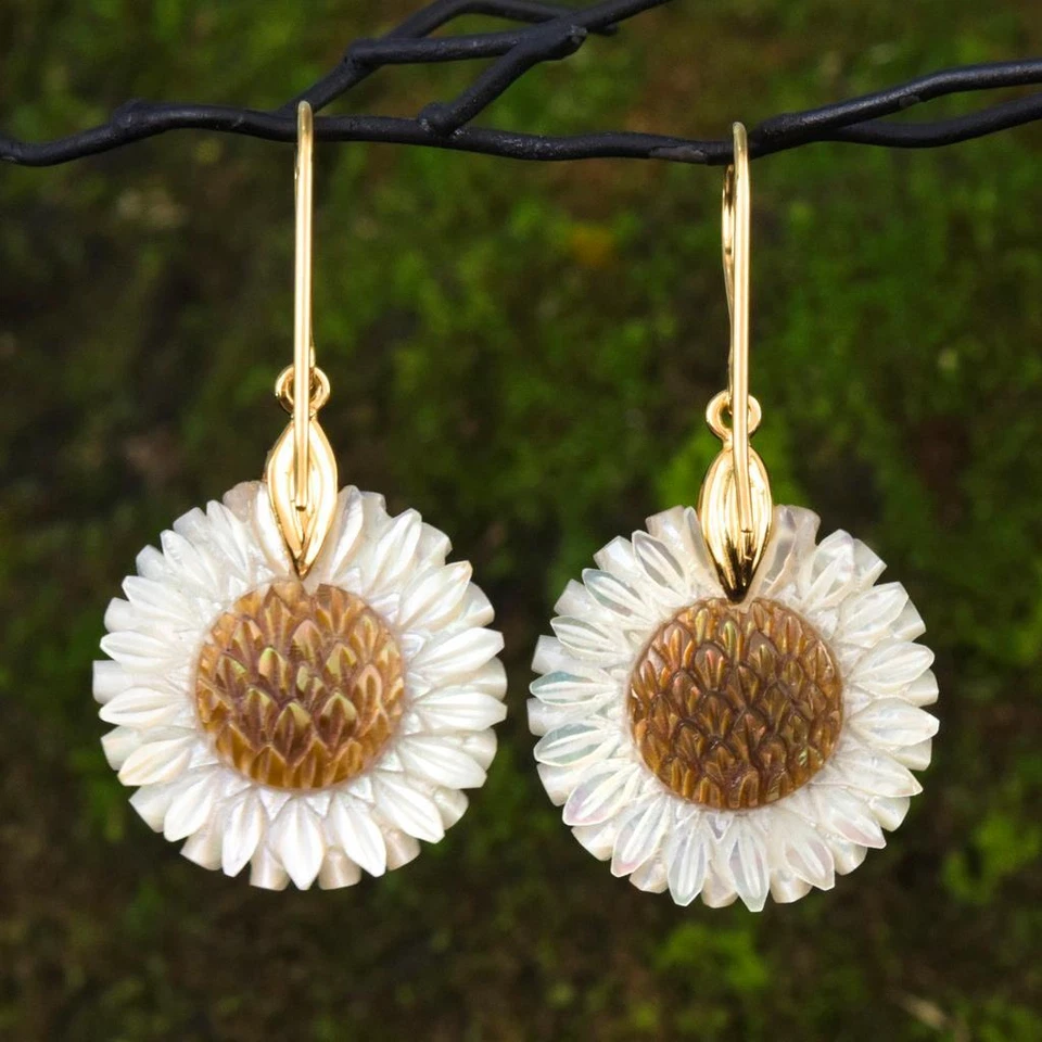 Pendientes de flores nácar y vermeil chapados en oro en plata de ley 5,03 g Foto 2 de 4