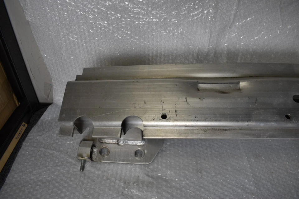 Vergalhão de reforço de para-choque traseiro BMW X5 2018 2019 2020 FABRICANTE DE EQUIPAMENTO ORIGINAL 7441145-07 - Imagem 2 de 4