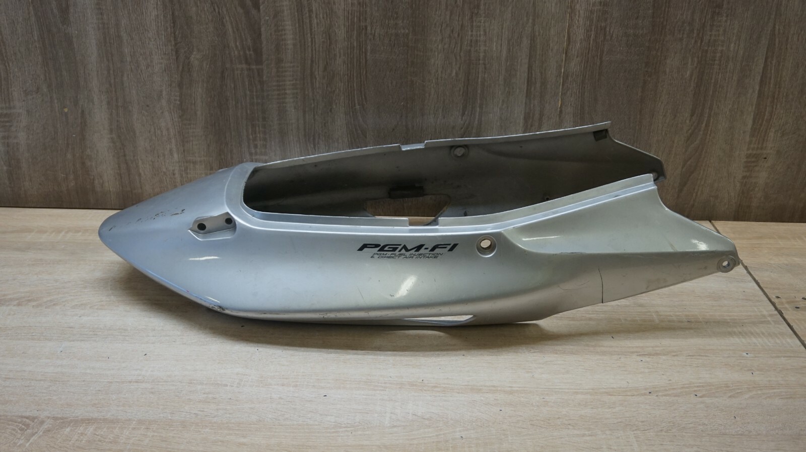 HONDA BLACKBIRD 2004 CBR1100XX REAR SEAT TAIL FAIRING PANEL BODYWORK