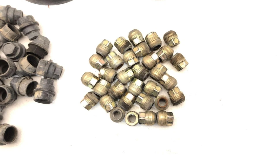 1996-2002 Chevy Express Van 2500 Set Of 4 Center Caps Lug Nuts Oem 46268 - Image 3 of 4