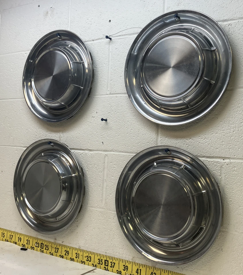 Juego de 4 tapacubos usados OEM GM de 14" Pontiac Star Chief/Chieftain/Safari (5383) Foto 3 de 4