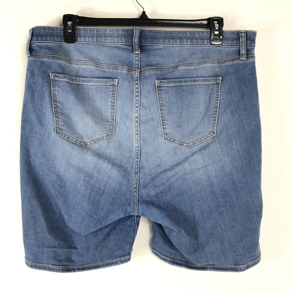 Torrid 8" Sky High Skinny Premium Stretch Short Women's Plus Size 20 Distressed - Image 3 of 4