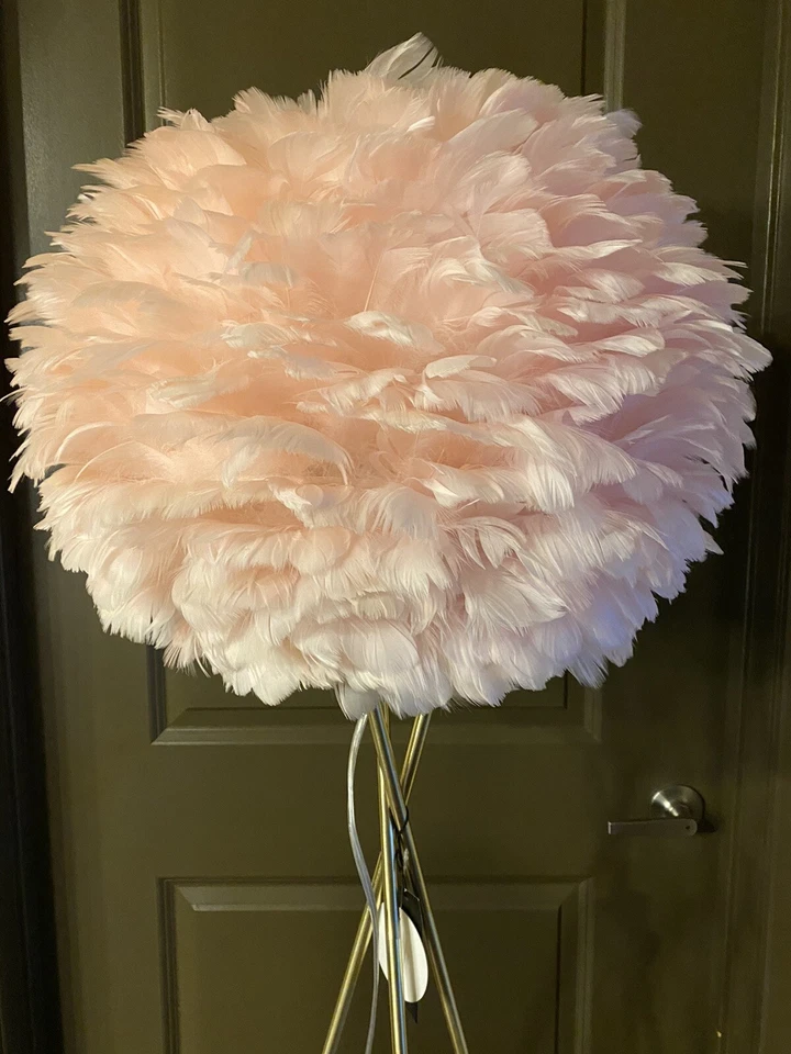 LÁMPARA DE PIE RACHEL ZOE Grande Pluma Rosa Tono Dorado Trípode Soporte GEORGOUS Foto 4 de 4