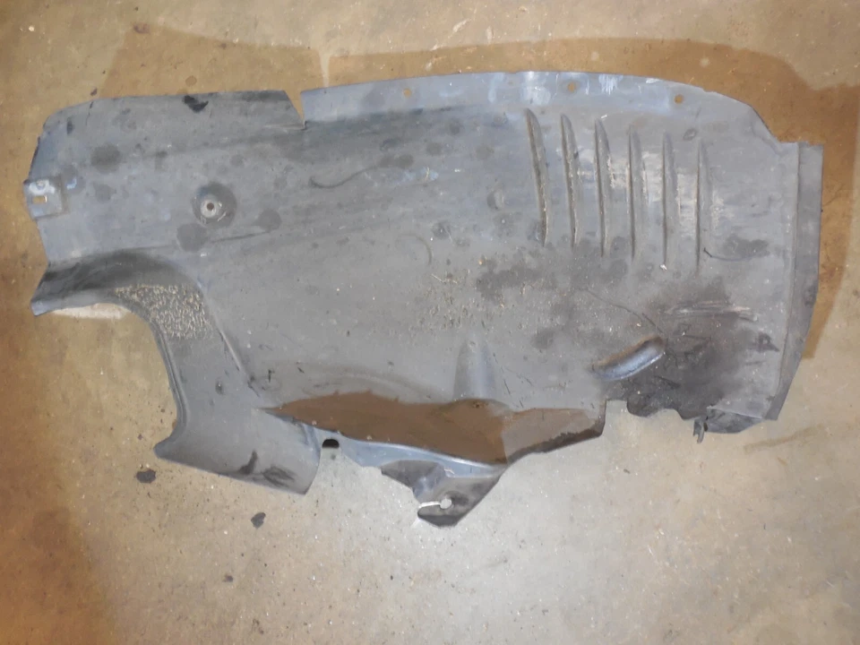 Protector de arco interior delantero derecho A2046980030 08-11 Mercedes Benz W204 C300 C350 Foto 4 de 4