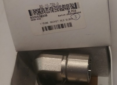 NEW Swagelok SS-16-TSW-9 Stainless Tube Socket Weld 90° Union 1 inch Fitting