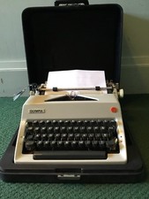 VTG 1970’S OLYPIA SM9 DE LUXE PORTABLE TYPEWRITER & BLACK CASE GERMANY WORKS thumbnail