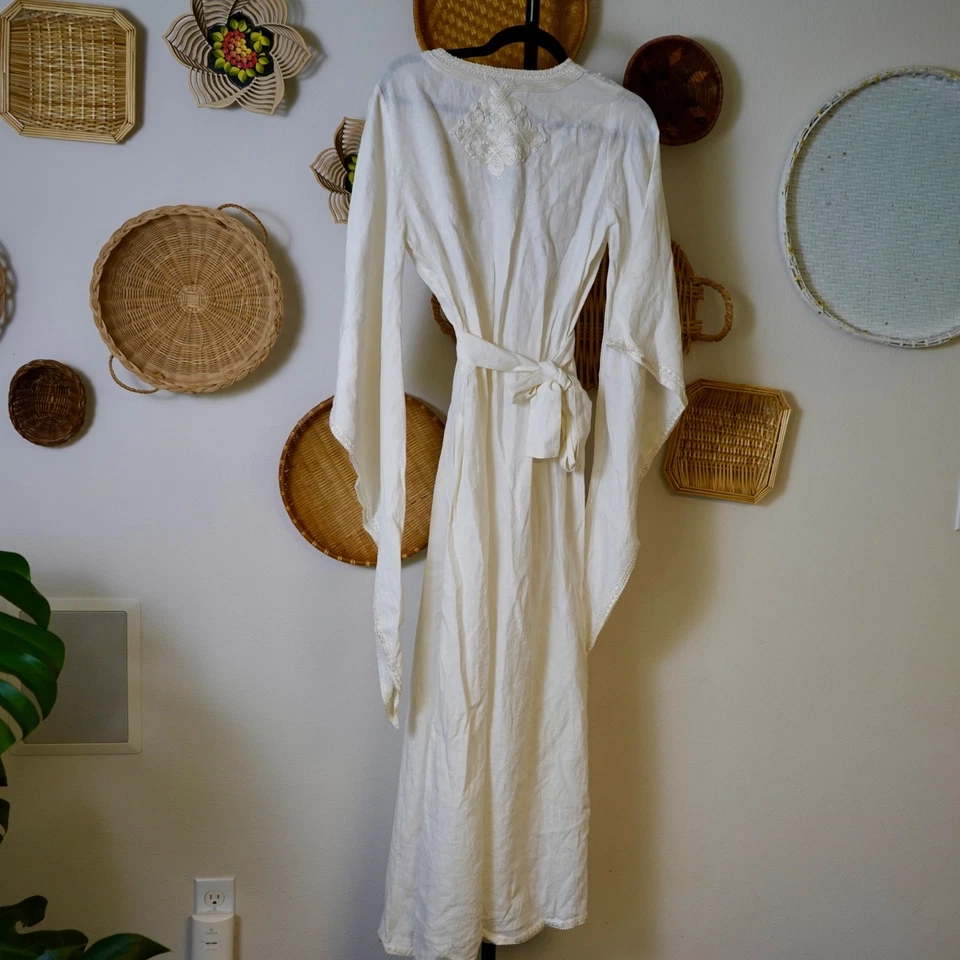 Calypso St Barth White linen full length caftan Size 0 Dramatic Sleeves - Imagem 2 de 4