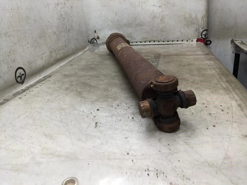 2007-2014 GMC Yukon Denali 6.2L Front Axle Drive Propeller Shaft 15902926 OEM - Image 4 of 4