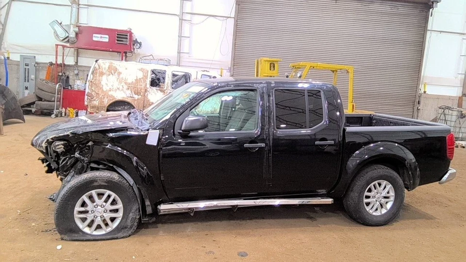 (LOCAL PICKUP ONLY) Rear Bumper Chrome Without Park Assist Fits 13-21 FRONTIER 6 Foto 3 de 4