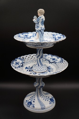 Meissen Centerpiec Two Tiered Porcelain Dessert Stand with Figurin Blue Onion - Picture 5 of 16