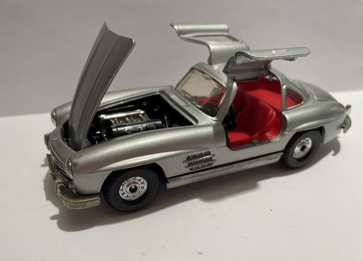 CORGI MERCEDES BENZ 300SL - No. C/811 - UK - Corgi Classics