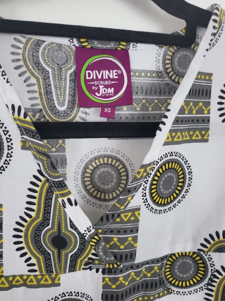 Divine Scrubs By JDM Uniform Scrub Top Xs Womens V Neck Short Sleeve NWT - Image 4 of 4