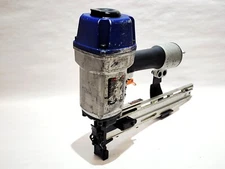 APACH LU-951F Pneumatic Medium Crown Stapler 1" to 2" Fastener Range, 1/2" Crown