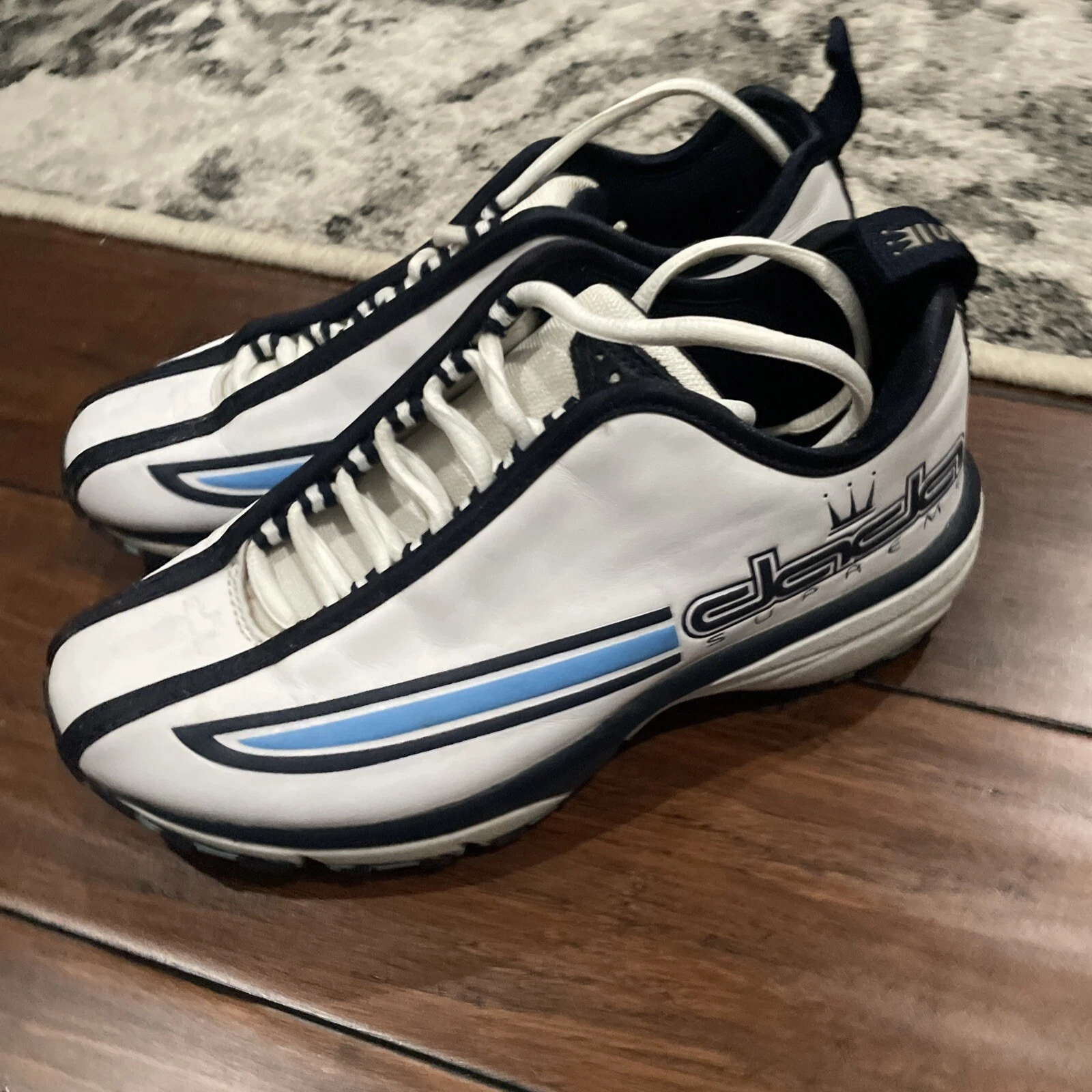Chaussures Dada Supreme taille 7 noir côte à côte